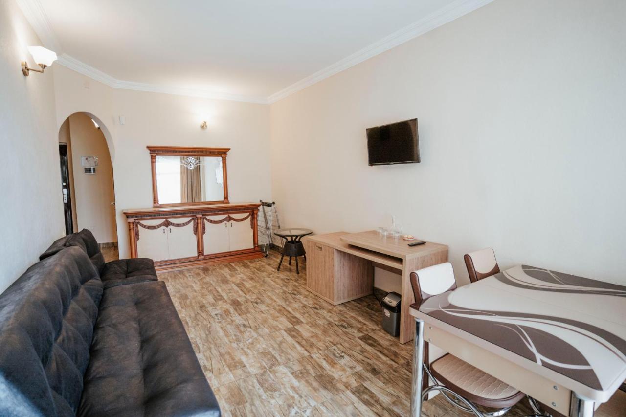 Hotel General Батуми Экстерьер фото