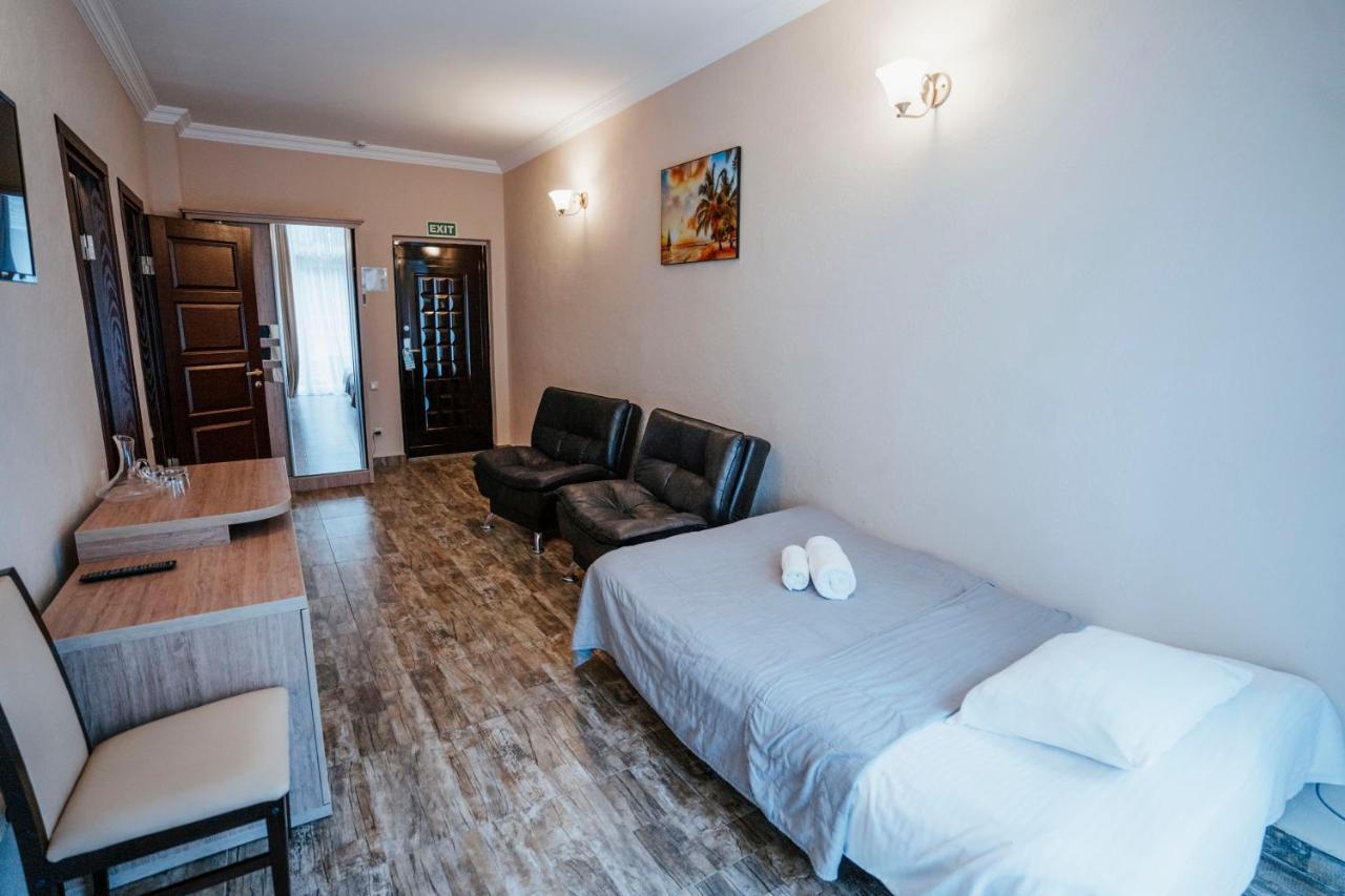 Hotel General Батуми Экстерьер фото