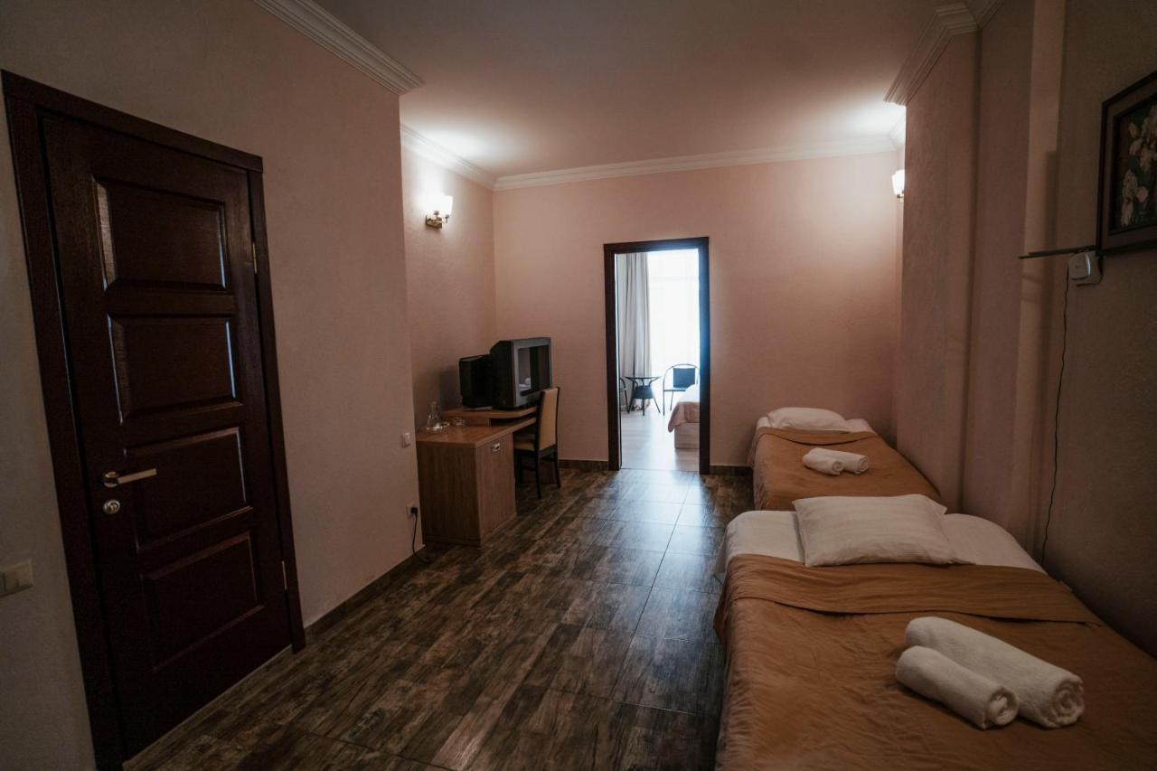 Hotel General Батуми Экстерьер фото